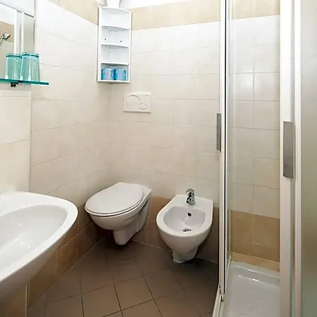 Hotel Lem 2*
